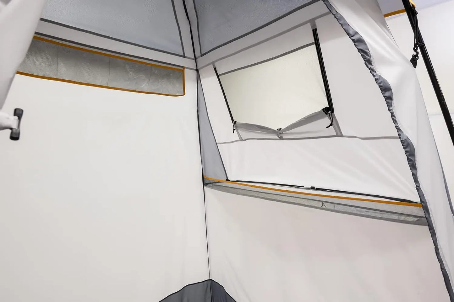 便攜式露營隱私遮篷，採用玻璃纖維桿，易於搭建，方便更衣和淋浴