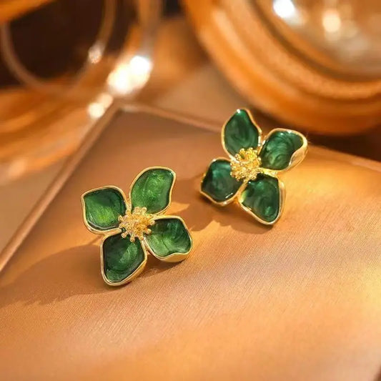 White Color Dripping Oil Flower Stud Earrings for Women Four-petal Gold Electroplating Ear Stud New Trendy Girls Vintage Jewelry