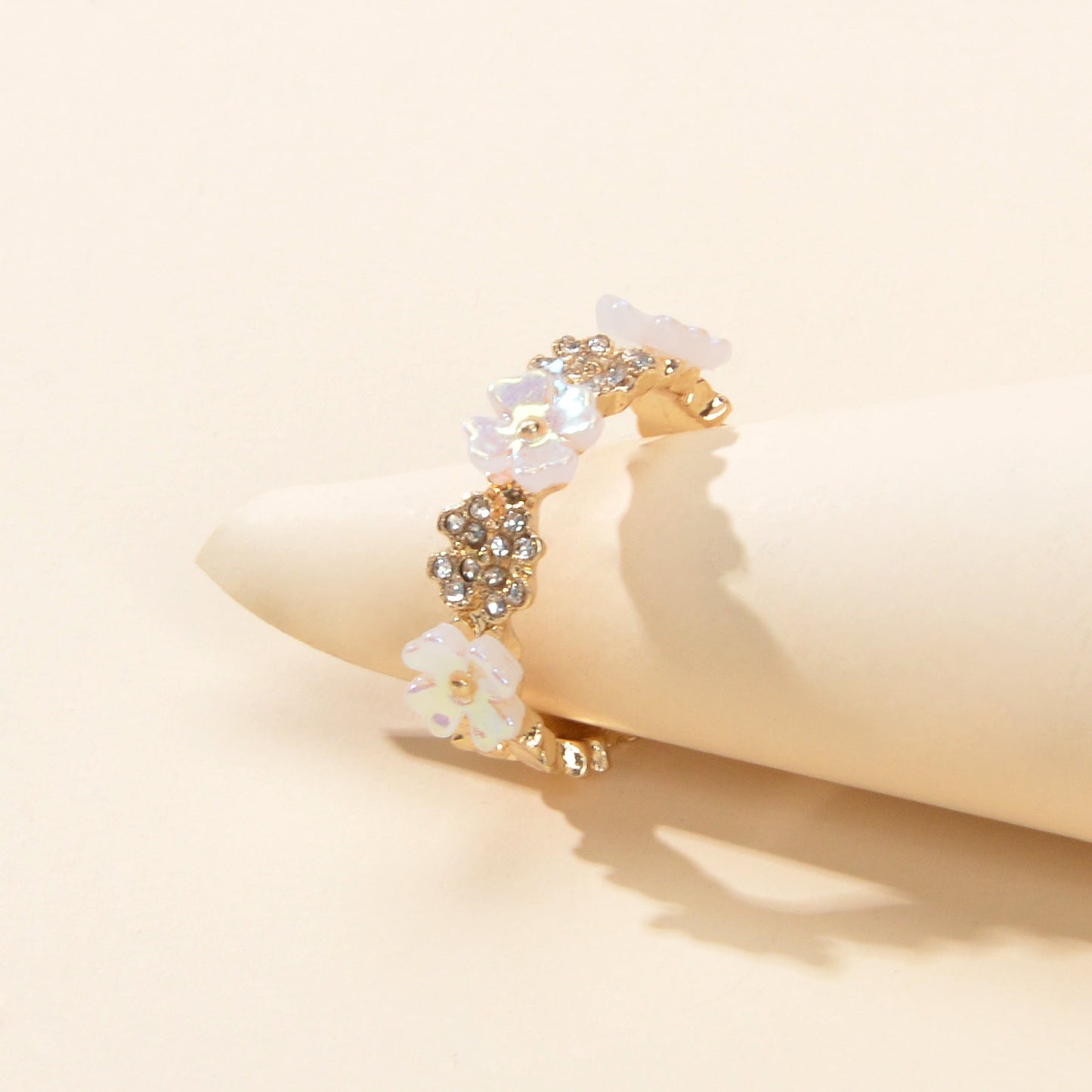 Delicate Rhinestone Resin Flower Ring Band Valentine's Day Women Girl Teens Gift