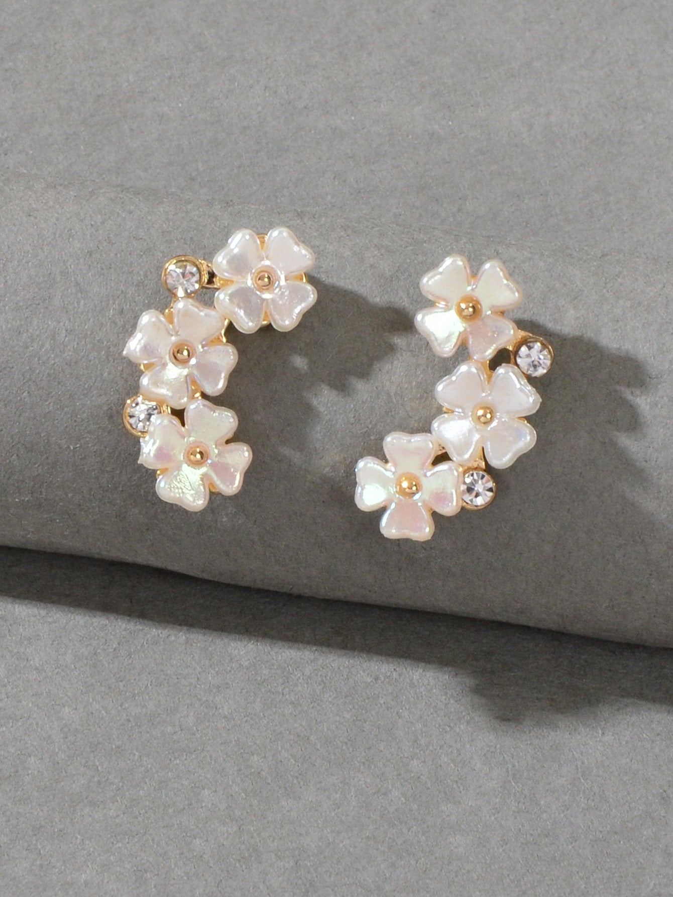 Dainty Gifts Women Girls Lightweight Rhinestone White Flower Cute Stud Earrings