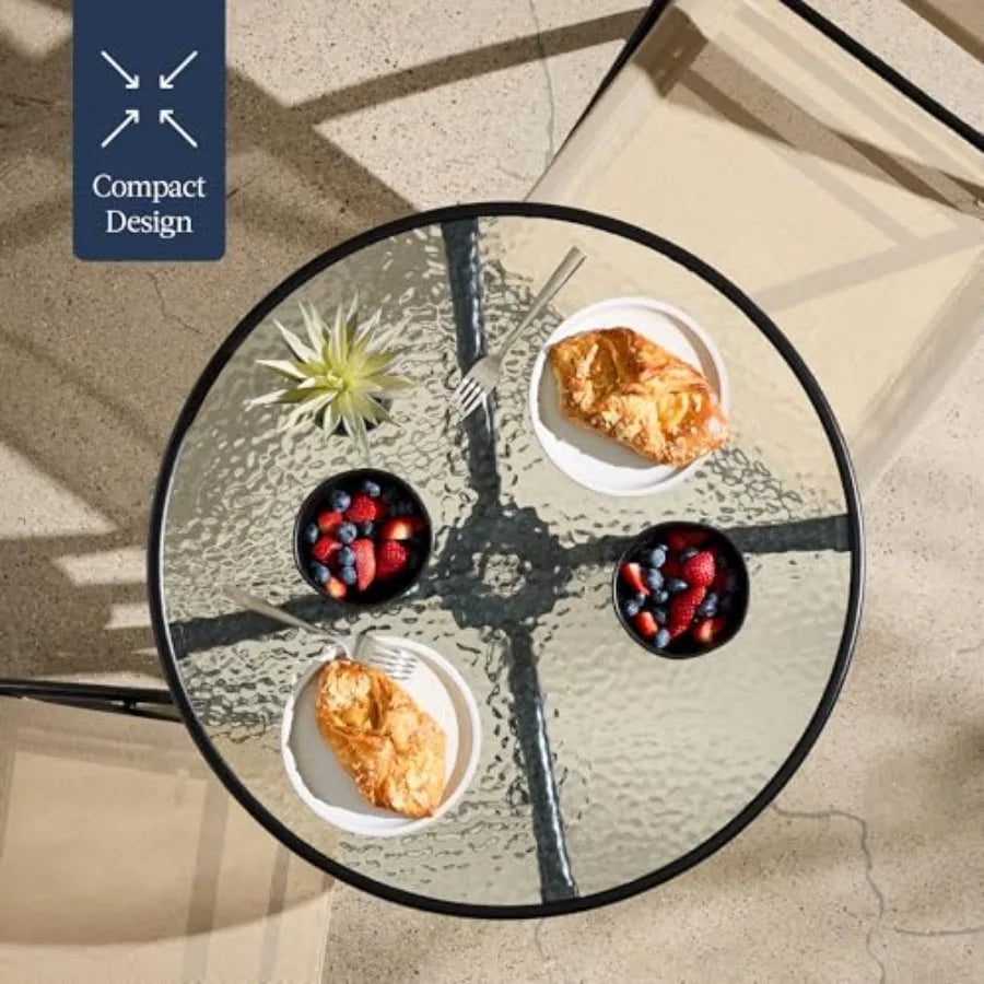 三件式戶外小餐桌椅組合，含紋理玻璃桌面、兩把鋼製折疊椅，聚酯纖維布料 - 米色