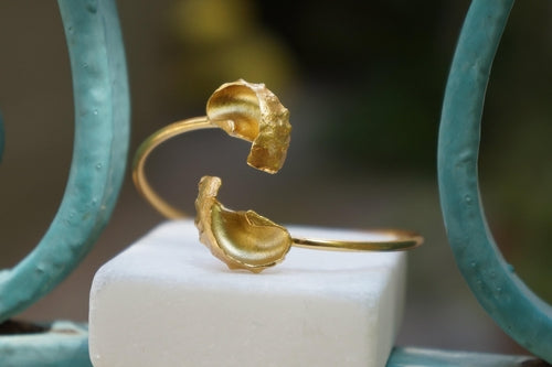 Sea Shell Bracelet: Nature Inspired Adjustable Cuff (Gold Plated