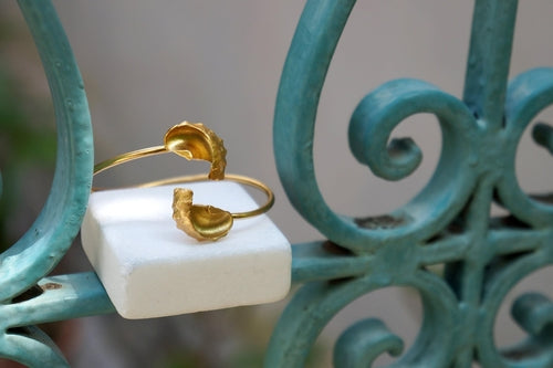 Sea Shell Bracelet: Nature Inspired Adjustable Cuff (Gold Plated